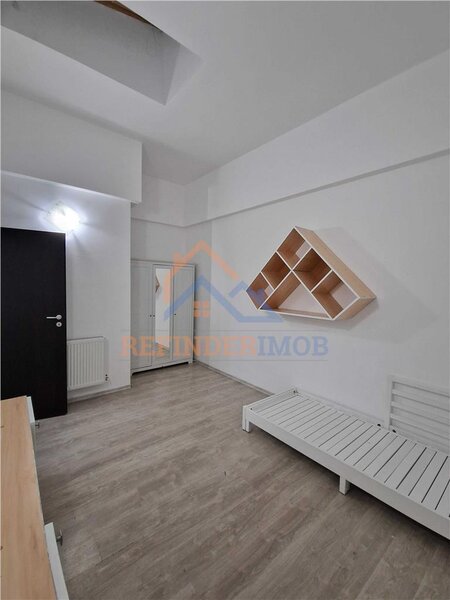 Fizicienilor, apartament 3 camere de vanzare.